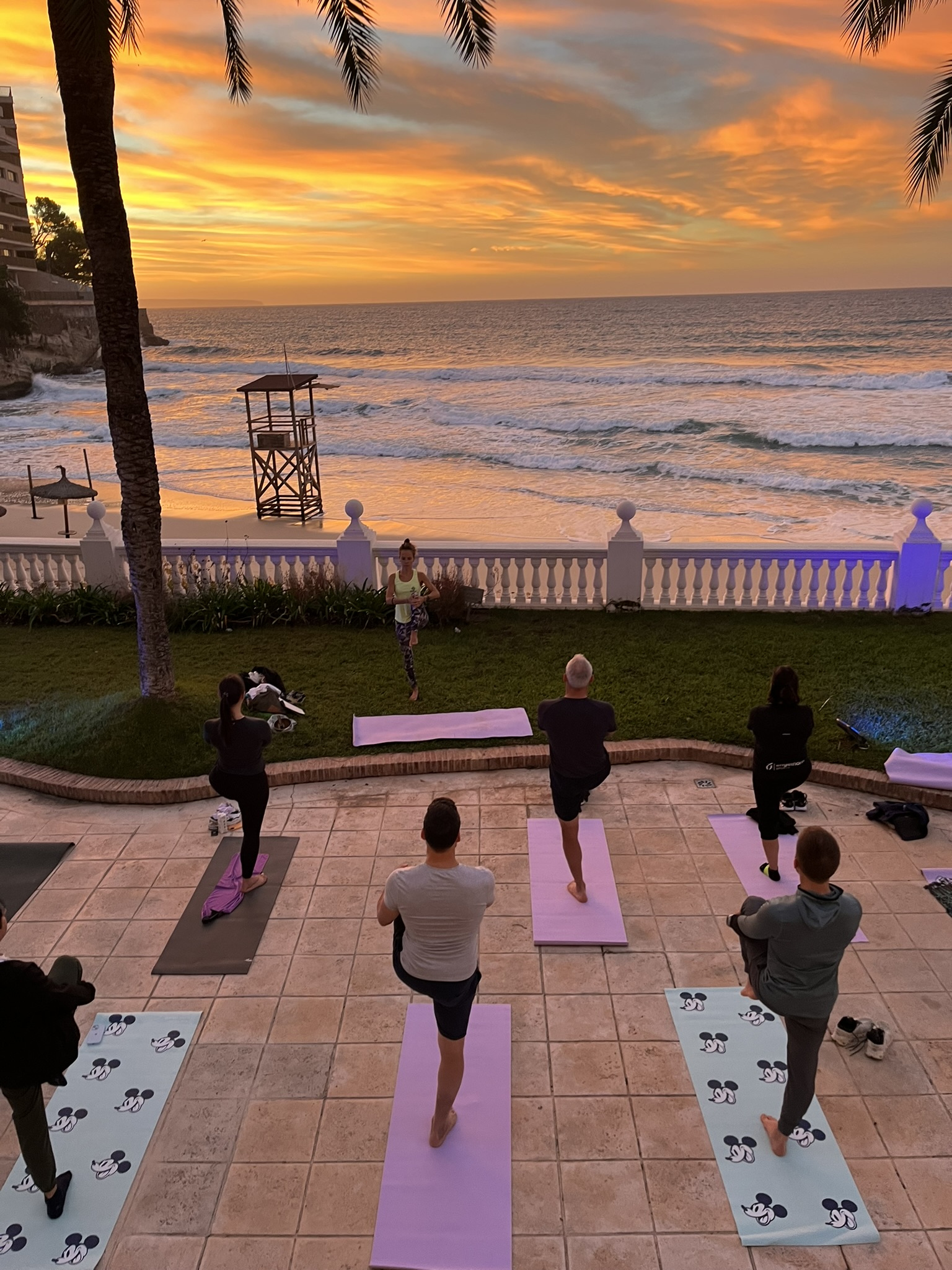   Yoga al amanecer - Essentially Mallorca 1